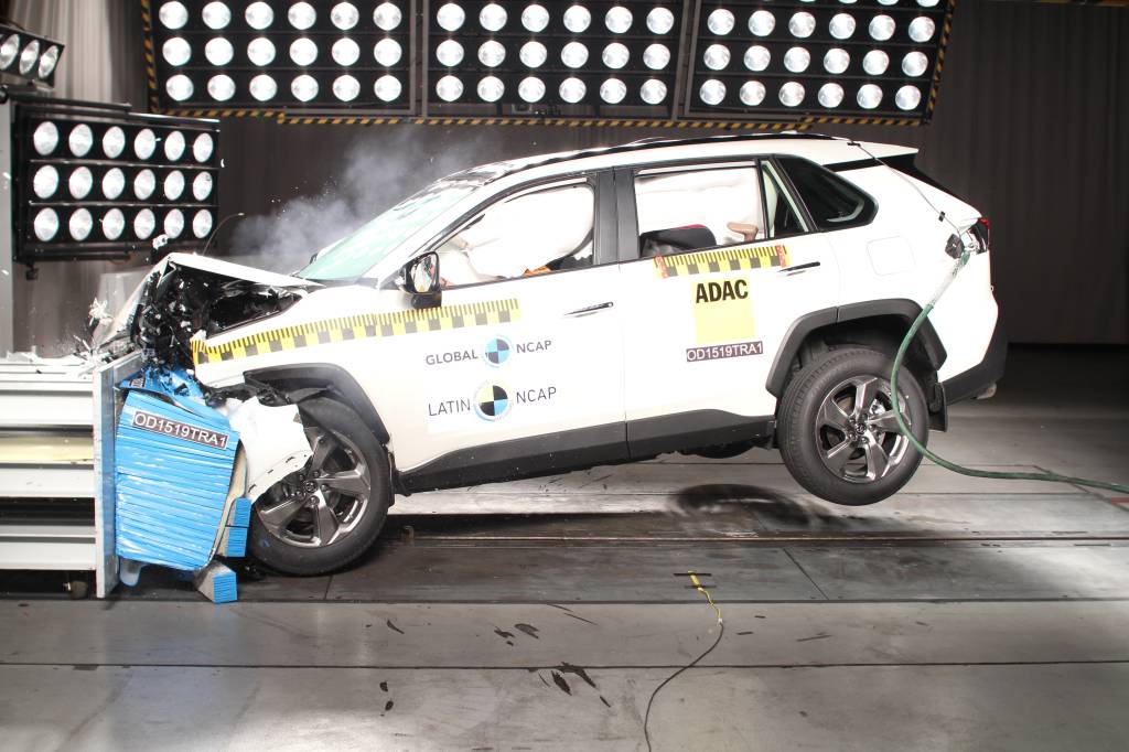 Toyota_RAV4_oncrash_Cam8 Toyota_RAV4_oncrash_Cam8
