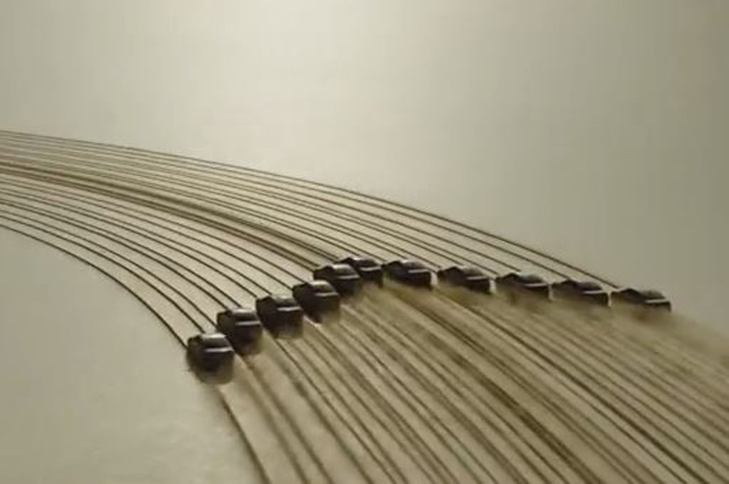 Filha usa 11 carros para enviar recado gigante ao pai astronauta no espaço