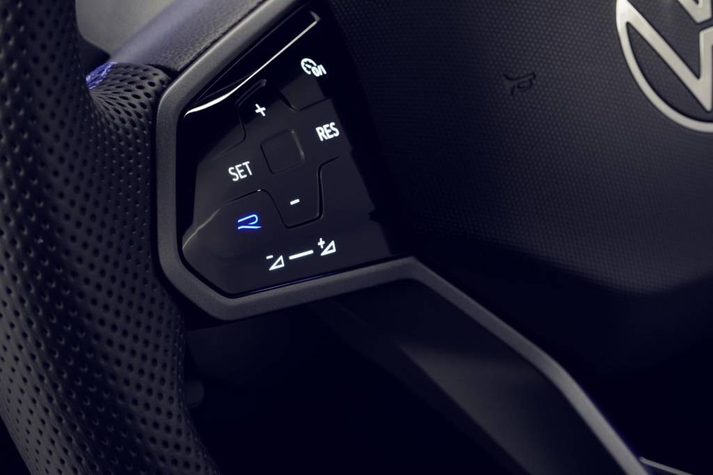 Volkswagen Tiguan R 2021 (1) Volkswagen Tiguan R 2021 (1)