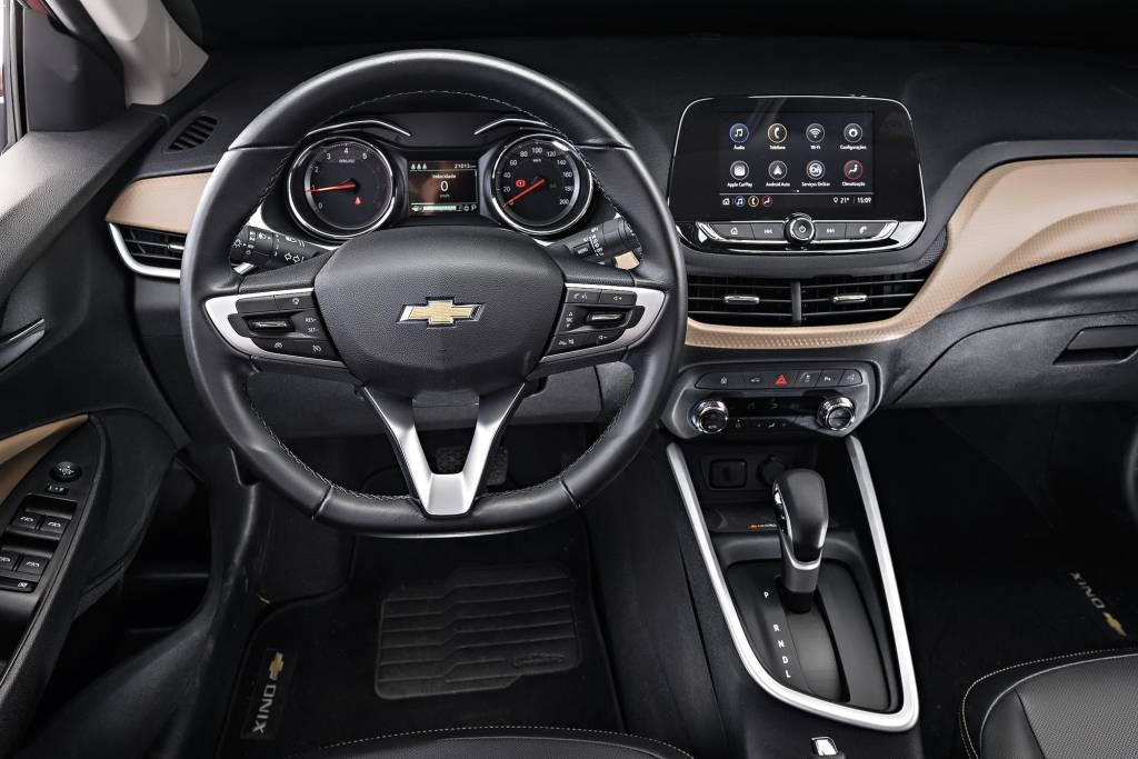 Chevrolet Onix Plus compara 735 (2) Comparativo: sem rivais, VW Nivus encara os líderes Renegade e Onix Plus