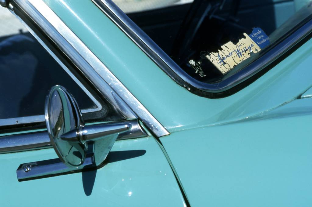 Espelho retrovisor do Aero Willys 2600, da década de 60, da Willys. Espelho retrovisor do Aero Willys 2600, da década de 60, da Willys.