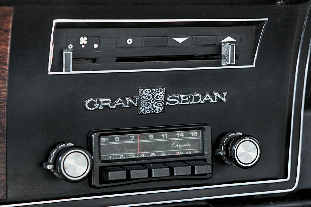 GRANDES BRASILEIROS DODGE GRAN SEDAN Rádio do Gran Sedan, modelo 1976 da Dodge.