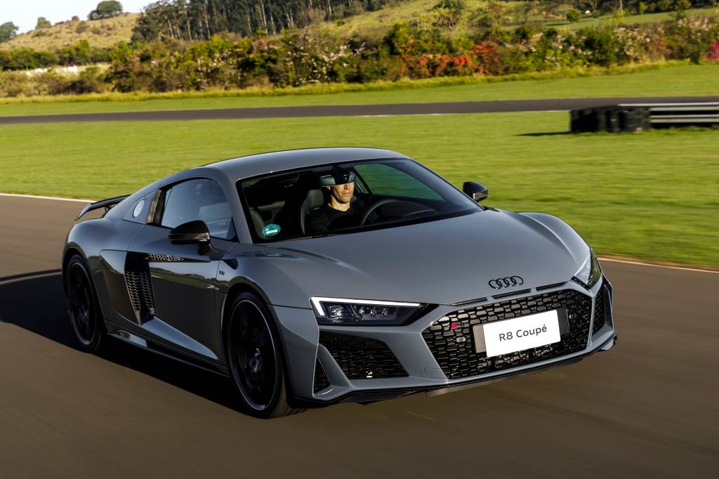 Audi R8 Novos Audi RS chegam ao Brasil com show de potência e desempenho