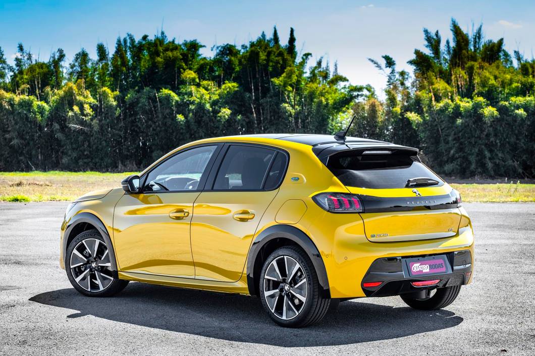 Suspensão do elétrico é 1 cm mais baixa Suspensão do elétrico é 1 cm mais baixa