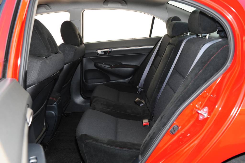 Banco traseiro do Civic SI modelo 2011 da Honda, durante teste comparativo da re Banco traseiro do Civic SI modelo 2011 da Honda, durante teste comparativo da re