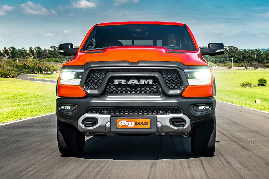 Ram 1500 custa R$ 419.990, mas perde nota de segurança por faróis ruins