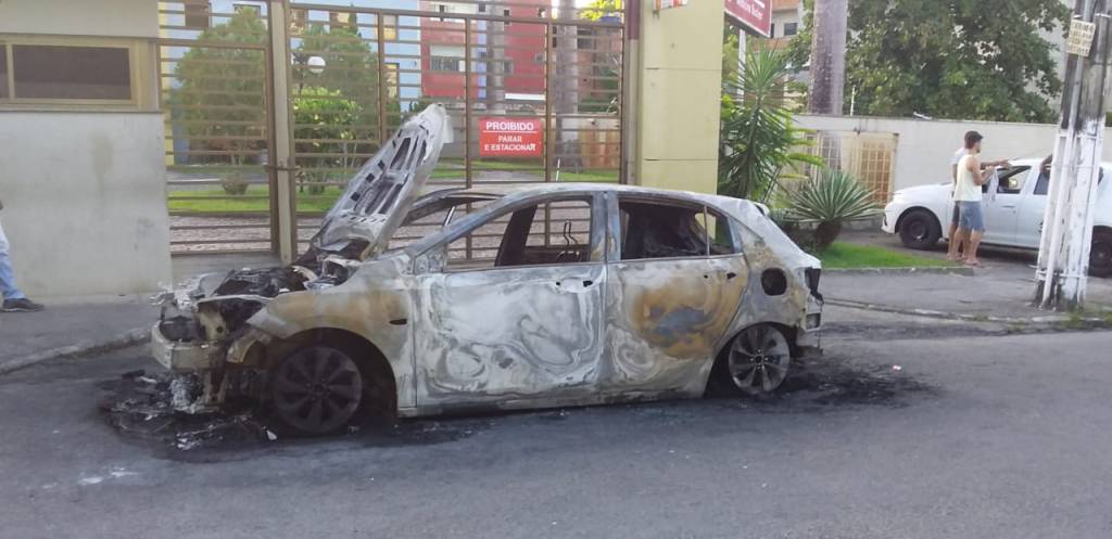 dc61be8c-562b-4a10-a81c-547195a6fbbd Chevrolet Onix fogo Itabuna