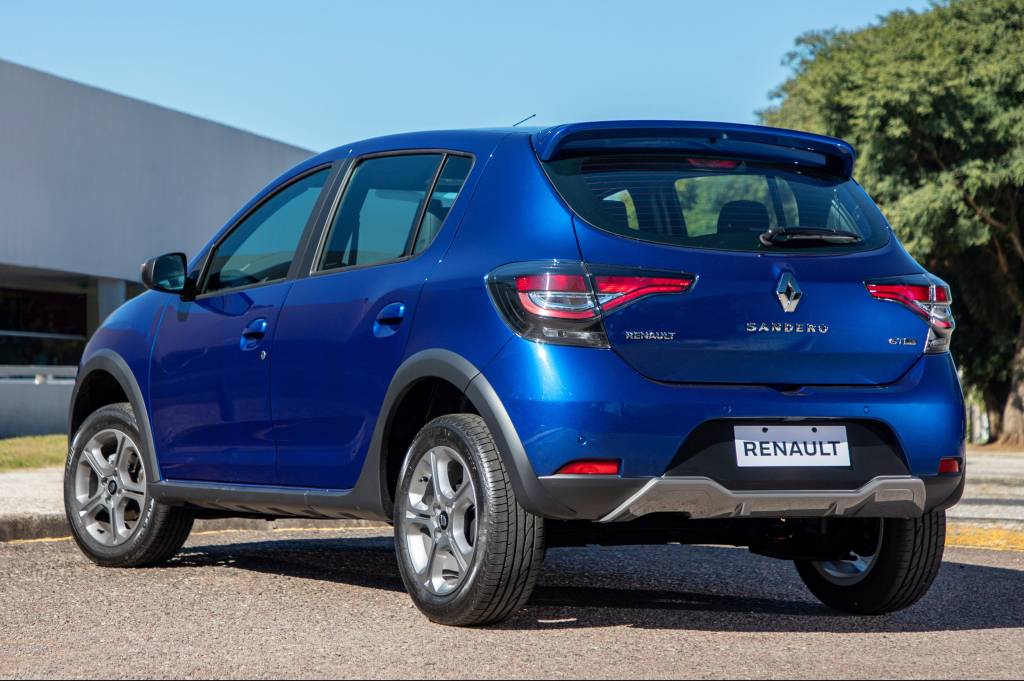 Após fiasco, Renault acaba com Sandero CVT; câmbio sobrevive no Logan PcD