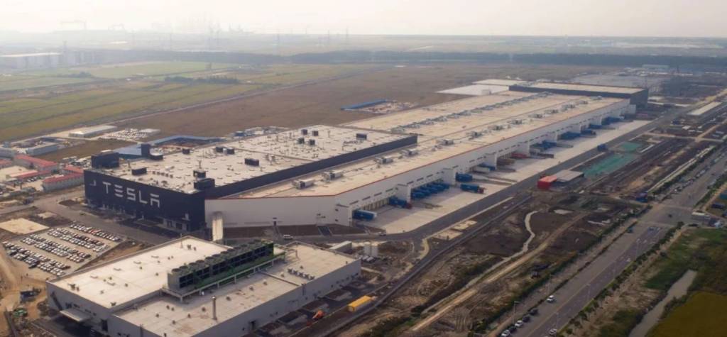 Tesla Gigafactory Xangai Nova fábrica da Tesla na China tem capacidade de produzir mais de 200 mil unidades por ano