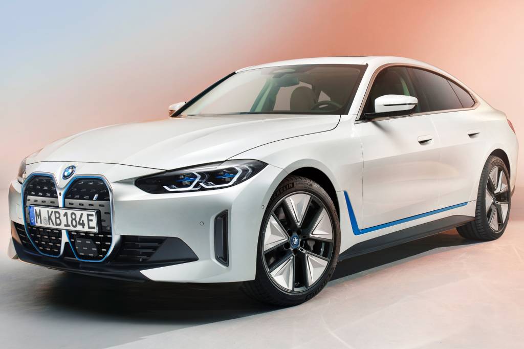 BMW i4 frente Mesmo sem função, a grade duplo rim seguirá viva nos BMW elétricos
