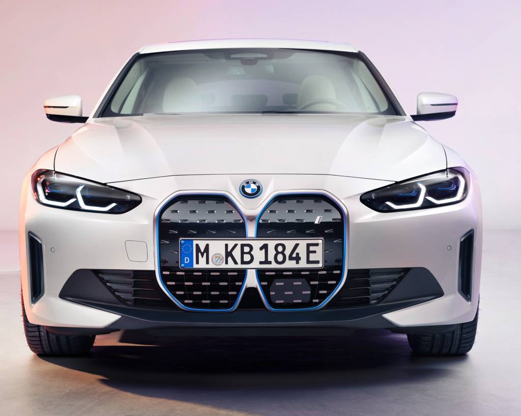 BMW i4 fronte Até 2023 haverá 12 BMW elétricos à venda, incluindo hatchback i3 e SUVs iX e iX3