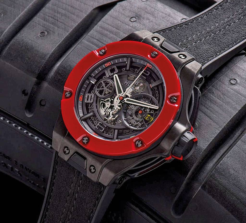 hublot-big-bang-ferrari-chronograph-unico-carbon-red-ceramic-45mm-2 O Hublot criado em parceria com a Ferrari não poderia deixar de ter detalhes em vermelho