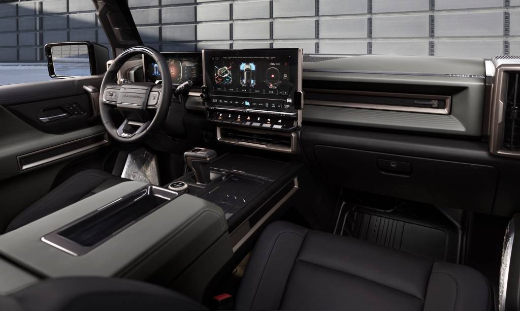 The GMC HUMMER EV SUV debuts in the low-contrast Lunar Shadow interior and includes a spacious cargo area and an architecturally inspired cabin. The GMC HUMMER EV SUV debuts in the low-contrast Lunar Shadow interior and includes a spacious cargo area and an architecturally inspired cabin.