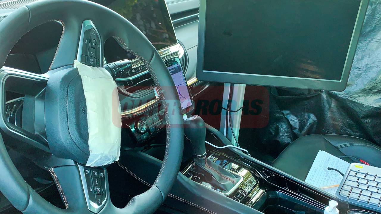 Pelo preço aguarda de até R$ 270.000 com certeza o novo Jeep de sete lugares merecia mais do que um interior bem parecido com o do futuro SUV do Argo