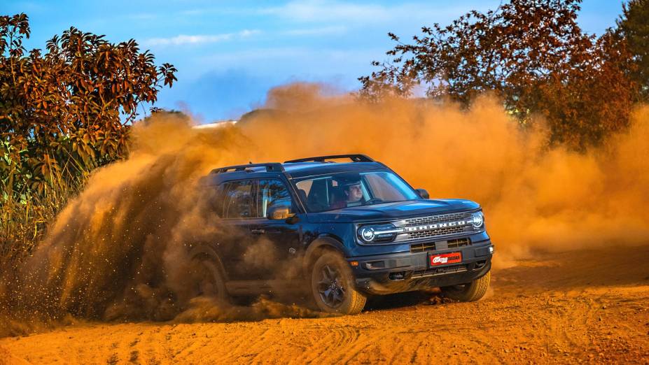 Sistema de tração 4x4 garante boa diversão nas trilhas fora de estrada