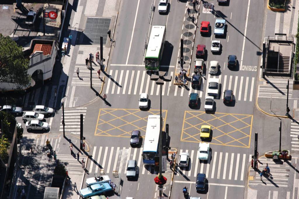 Cruzamento da Avenida Paulista e Rua Pamplona._1 Cruzamento da Avenida Paulista e Rua Pamplona._1