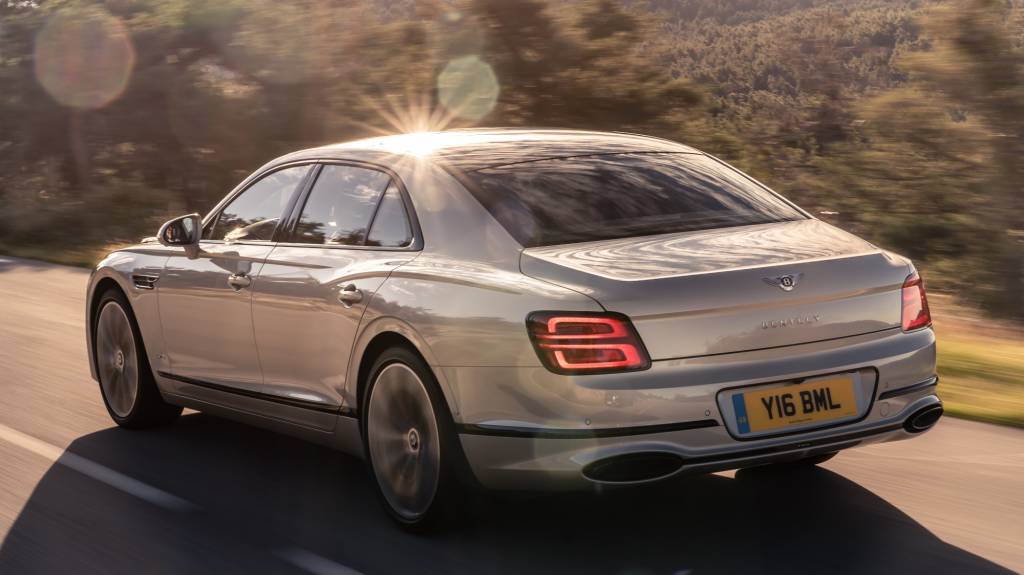 Bentley e LifeScore Bentley Flying Spur 2020 visto 3/4 de trás
