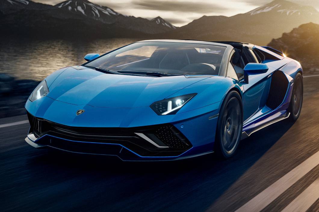 Após de mais de uma década do lançamento, chegou o fim da linha para o modelo Aventador, pelos menos para a versão 100% a combustão Após de mais de uma década do lançamento, chegou o fim da linha para o modelo Aventador, pelos menos para a versão 100% a combustão