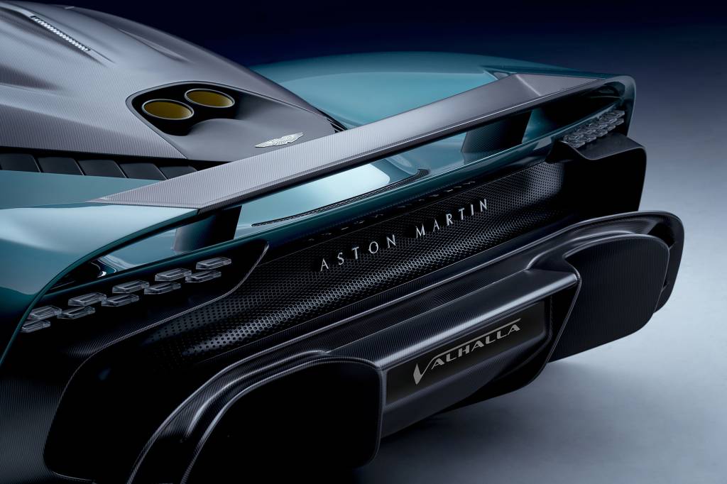 ASTON MARTIN VALHALLA 6 Traseira do Aston Martin Valhalla verde vista por trás