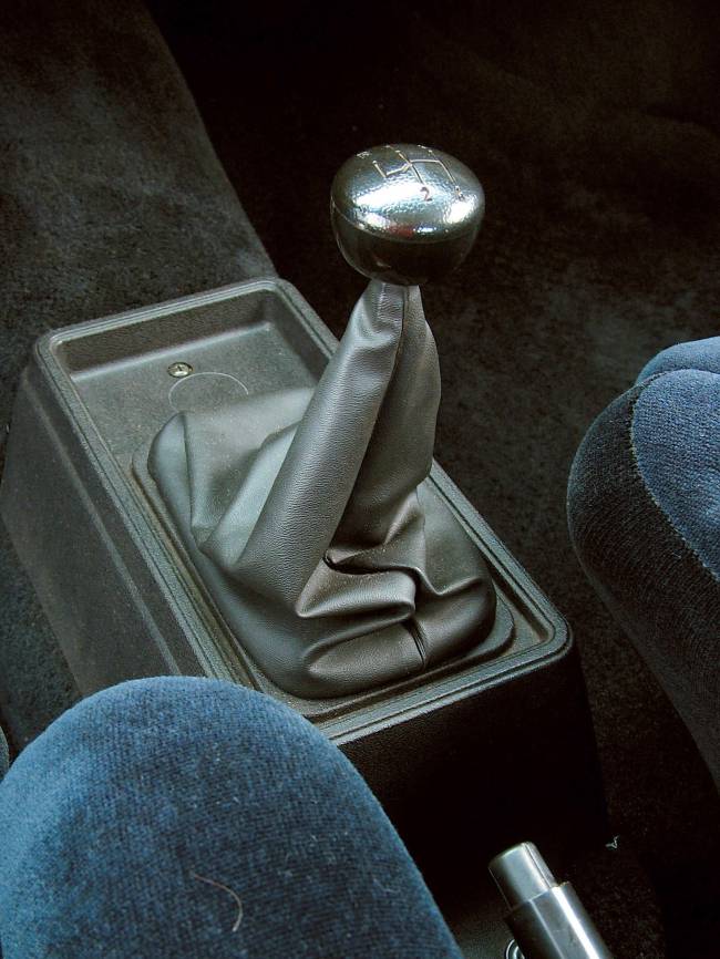 Câmbio do Voyage Los Angeles, modelo 1984 da Volkswagen, de pertencente ao comer Volkswagen Voyage Los Angeles 1984