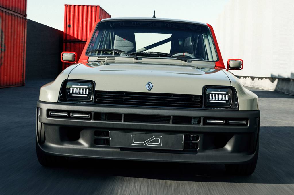 R5 TURBO 3 Renault 5 Turbo 3 cinza e laranja visto de frente
