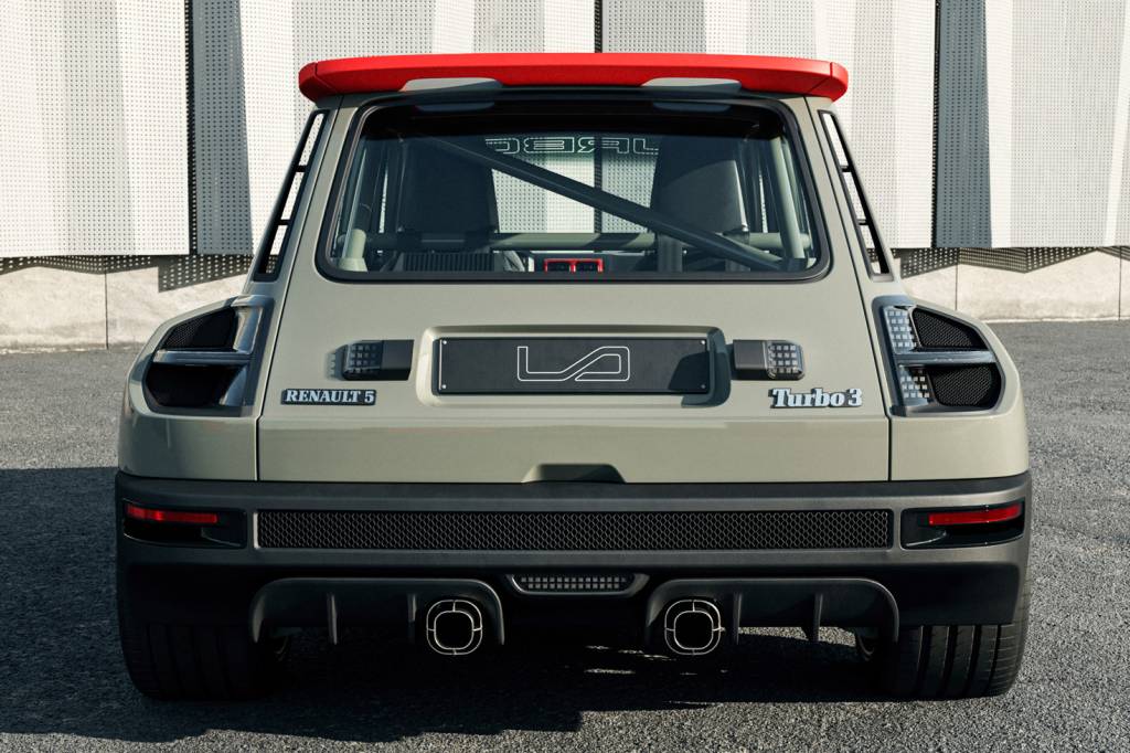 R5 TURBO 3 Renault 5 Turbo 3 cinza e laranja visto de trás