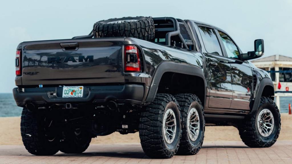 RAM TRX 1500 6X6 1 RAM TRX 1500 6X6 vista por trás