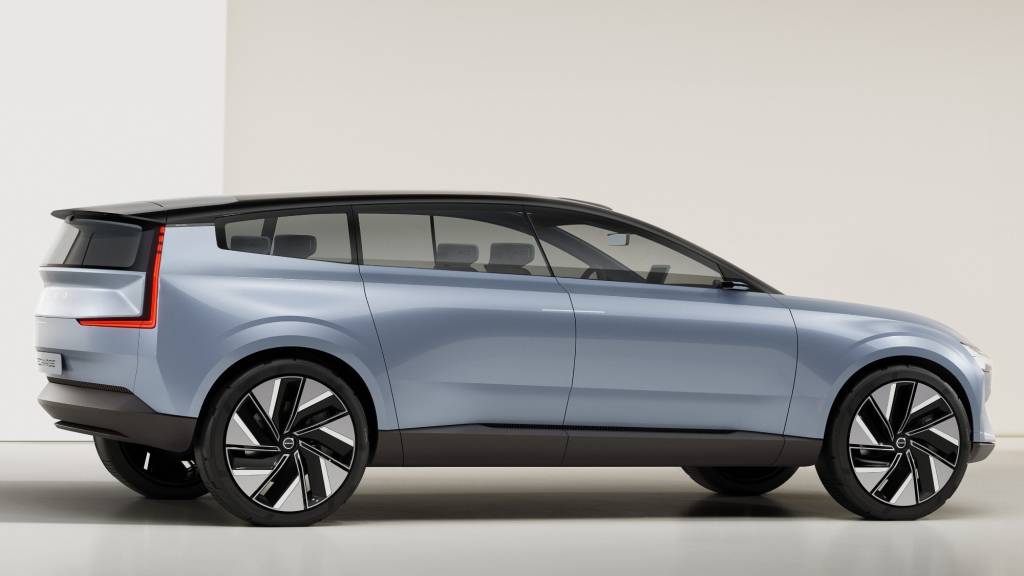 VOLVO CONCEPT RECHARGE 1 Conceito do Volvo Recharge azul claro visto de lado