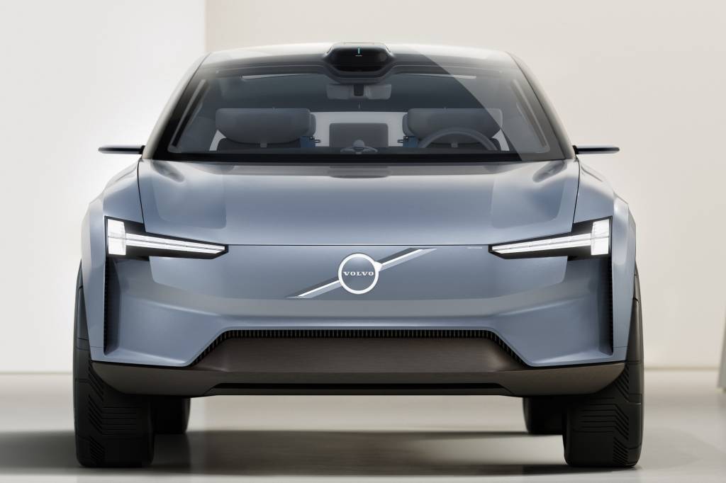 VOLVO CONCEPT RECHARGE 2 Conceito do Volvo Recharge azul claro visto de frente