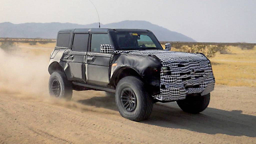 ford-bronco-warthog-teaser-photo Ford bronco raptor protótipo sendo testado na terra