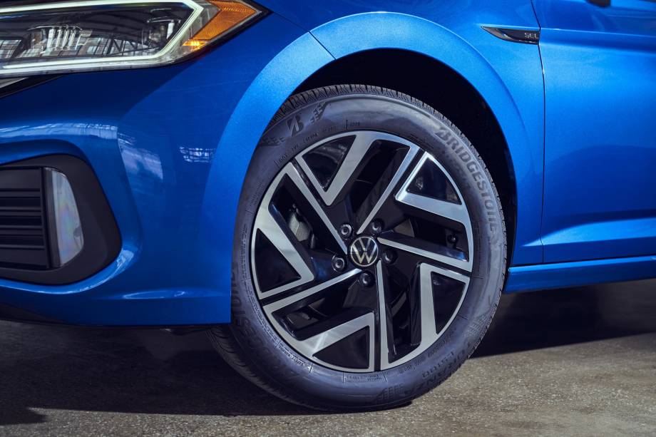 Cada versão terá desenhos exclusivos para as rodas, além de dois pacote em tons de preto como opcionais Cada versão terá desenhos exclusivos para as rodas, além de dois pacote em tons de preto como opcionais