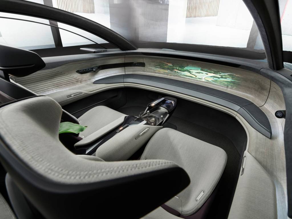 Audi Grandsphere Concept 11 Quando o carro roda por conta própria volante e pedais se retraem para criar