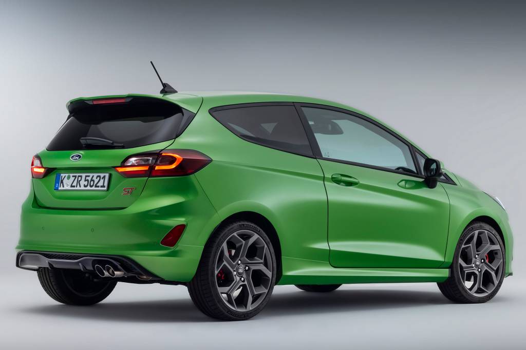 New FIesta – ST Ford Fiesta 2021 verde visto 3/4 de frente