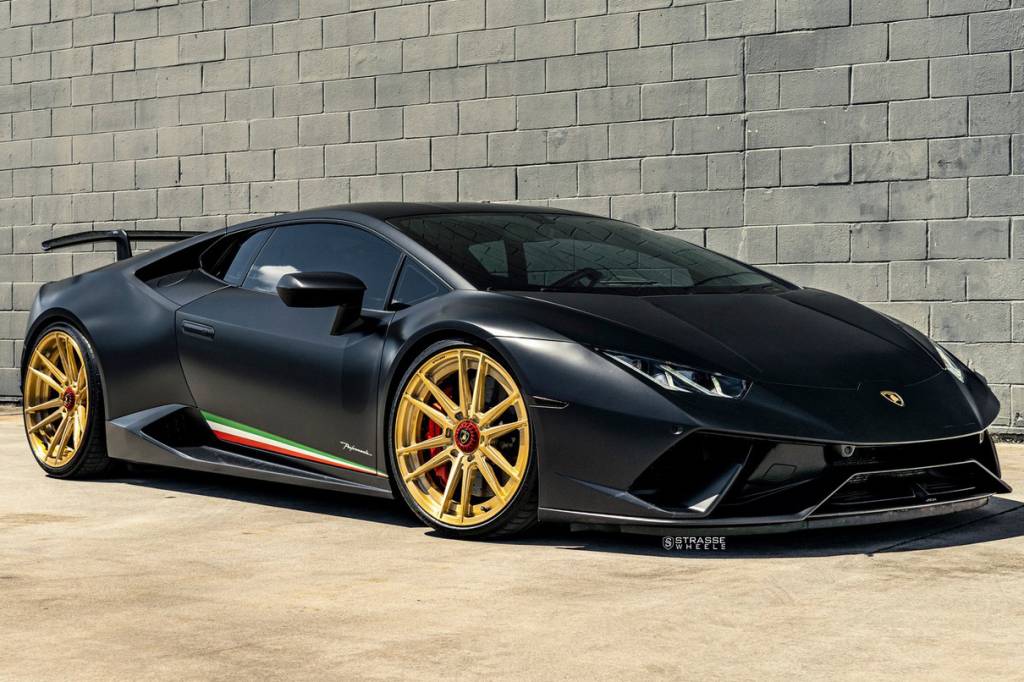 LAMBORGHINI HURACAN PERFORMANTE Lamborghini Huracán Performante preto visto 3/4 de frente