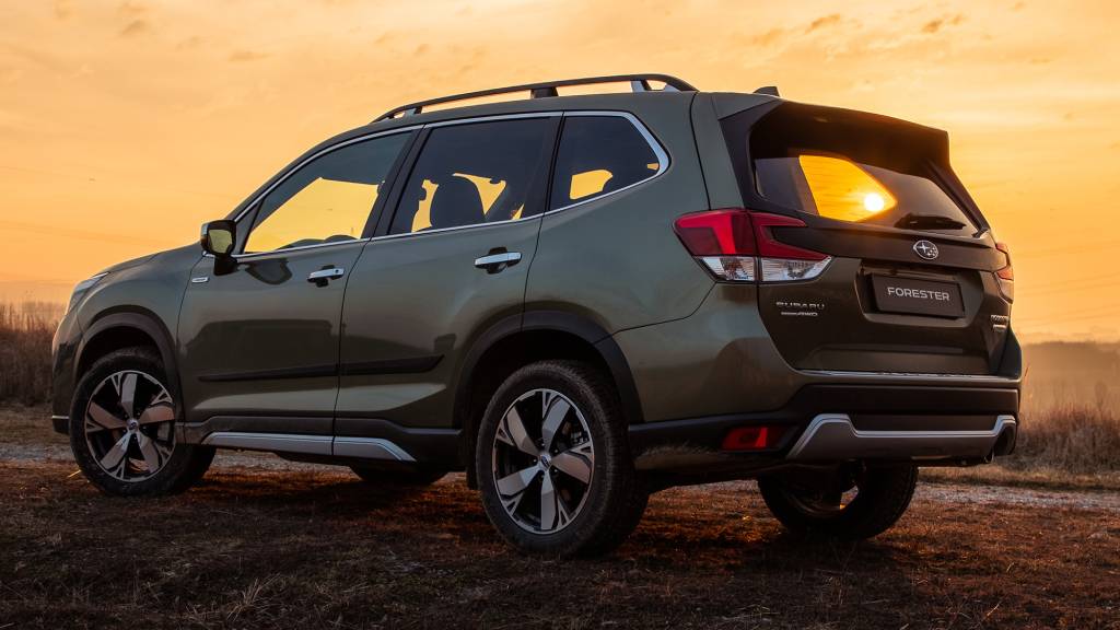 Large-2626-Forestere-BOXER Subaru Forester tem 4,6 m de comprimento e 2,7 m entre eixos, sem perder talento para a terra