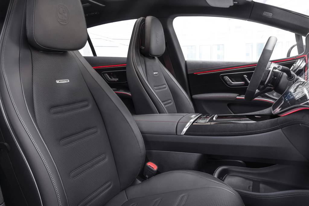 Mercedes-AMG EQS 53 4MATIC+, 2021Mercedes-AMG EQS 53 4MATIC+, 2021 Bancos do Mercedes-AMG EQS 53 4MATIC+ visto 3/4 de frente