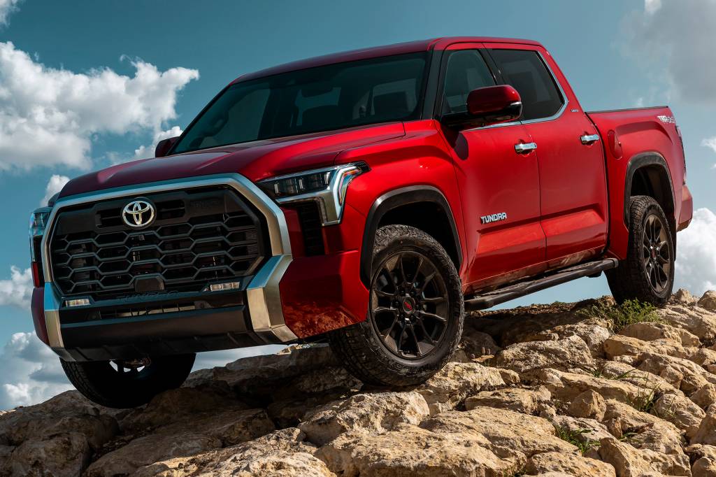 TOYOTA TUNDRA 7 Toyota Tundra 2022 vermelha vista 3/4 de frente