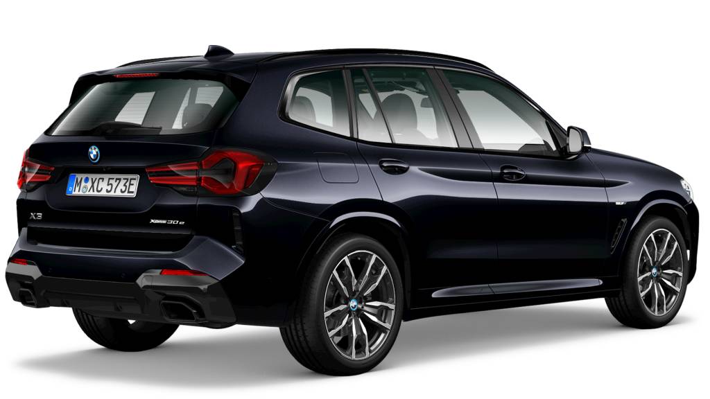 BMW X3 3 Novo BMW X3 preto visto 3/4 por trás