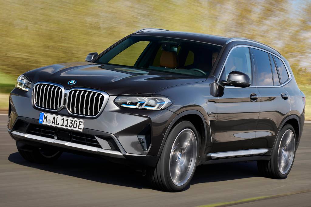 BMW X3 6 Novo BMW X3 preto visto 3/4 de frente