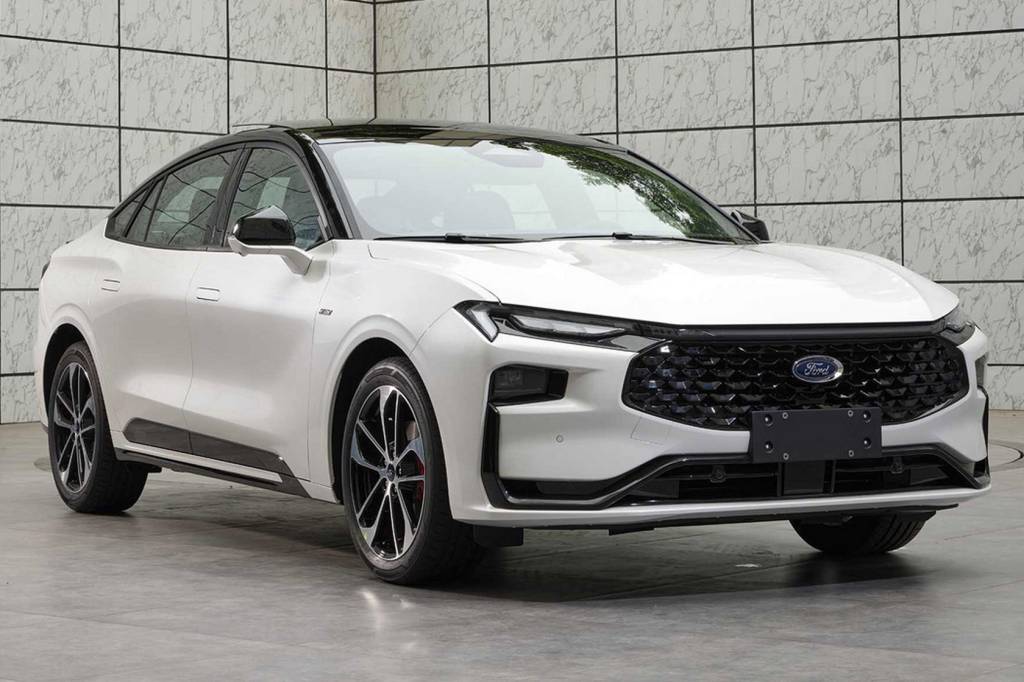 Novo Ford Mondeo tem estilo de Mustang e quase um metro de telas