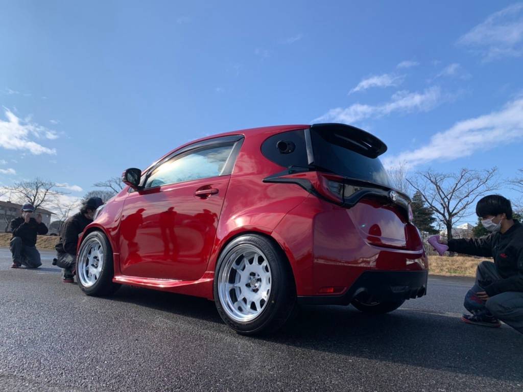 FG3IALVaAAEowZA GR Yaris JR traseira