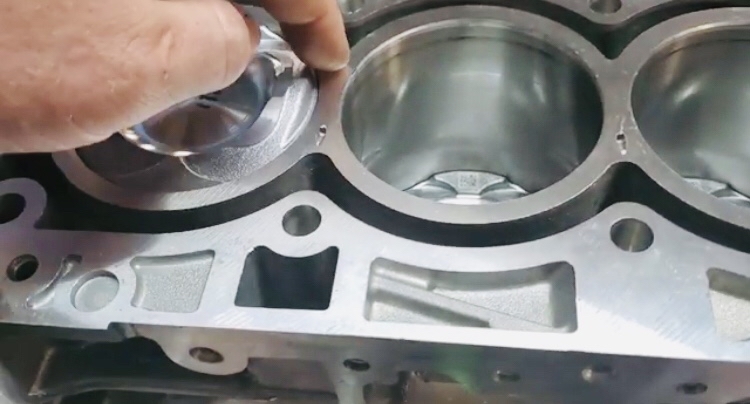 Danos na junta do cabe&ccedil;ote s&atilde;o os prov&aacute;veis culpados da entrada de &aacute;gua no cilindro