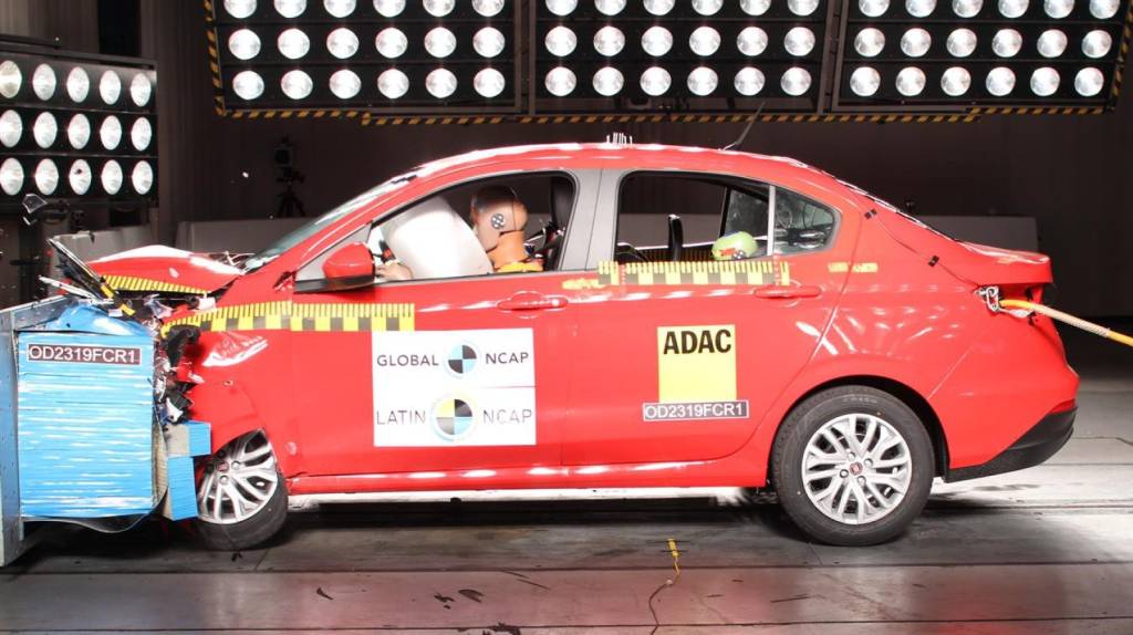 Fiat Argo e Cronos zeram em novos testes de impacto do Latin NCap