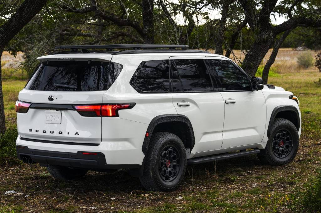 2023_Toyota_Sequoia_TRD-Pro_033-scaled Versões mais caras devem superar os US$ 70.000