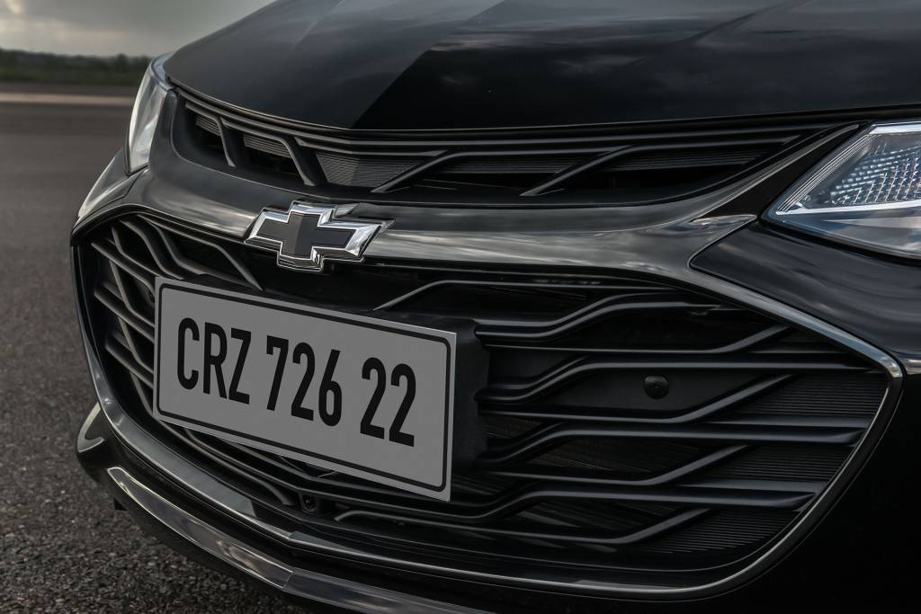 Chevrolet Cruze Midnight Grade frontal é quase idêntica à do Cruze RS