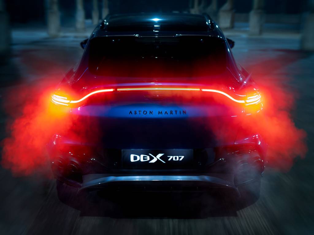 Aston Martin DBX707 (11) Seu por 236 mil dólares