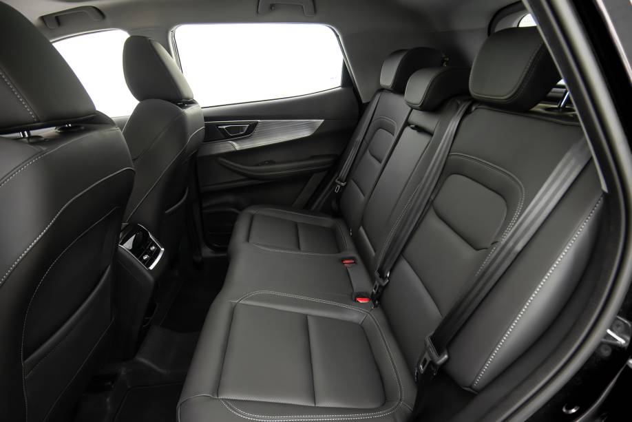 Saída de ar da segunda fileira é bidirecional Saída de ar da segunda fileira é bidirecional