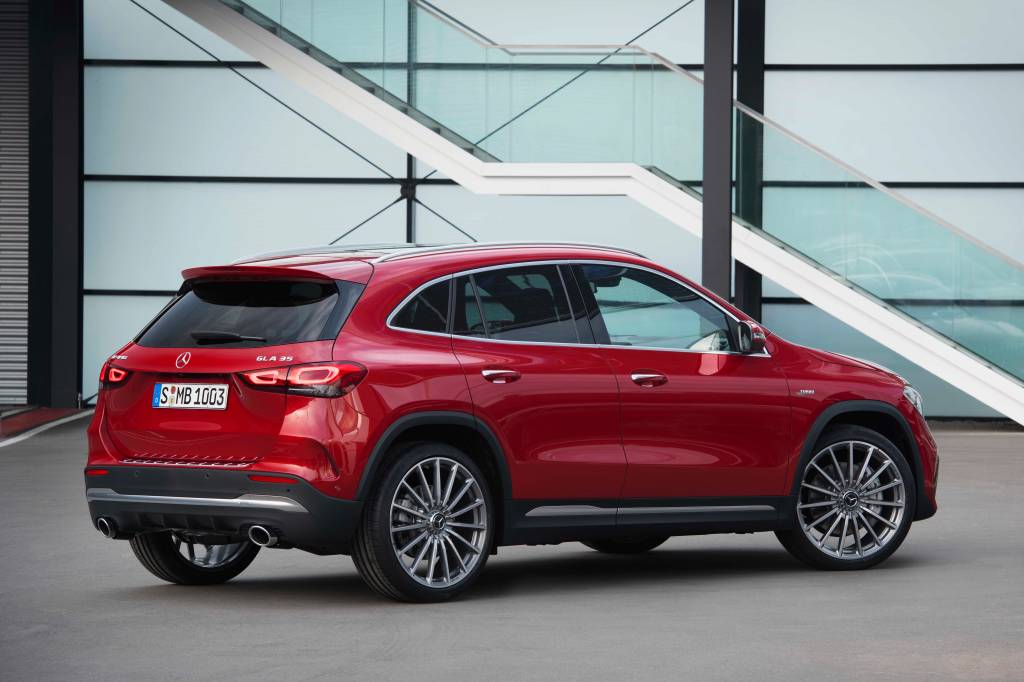 Verkaufsstart für die neuen Mercedes-AMG GLA Modelle: Kompakte Performance-SUV jetzt bestellbarSales release for the new Mercedes-AMG GLA models: Compact performance SUV now available to order Mercedes-AMG GLA 35