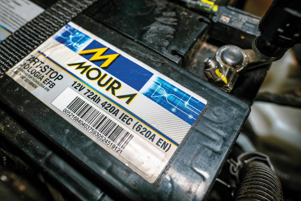 É permitido colocar uma bateria de 12V de maior capacidade no carro?