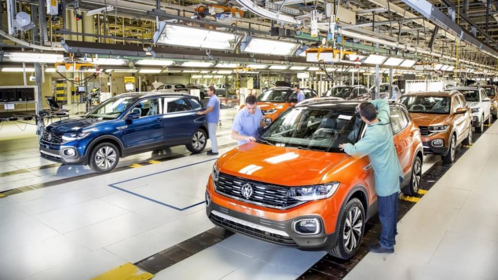 Crise de semicondutores só acaba em 2024, diz chefão da VW